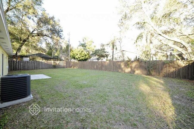 Building Photo - 2213 Boxwood Way