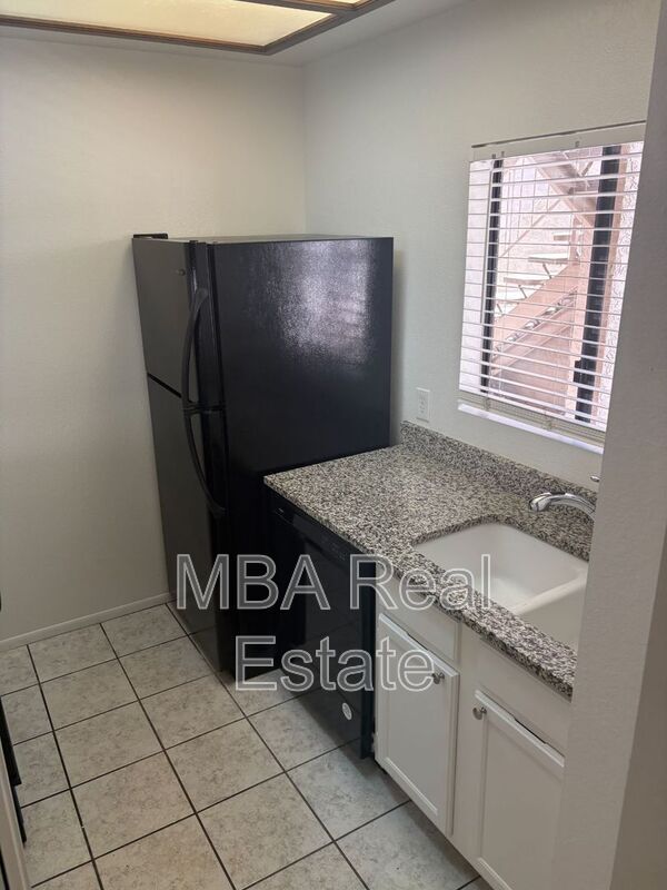 Building Photo - 11666 N 28th Dr