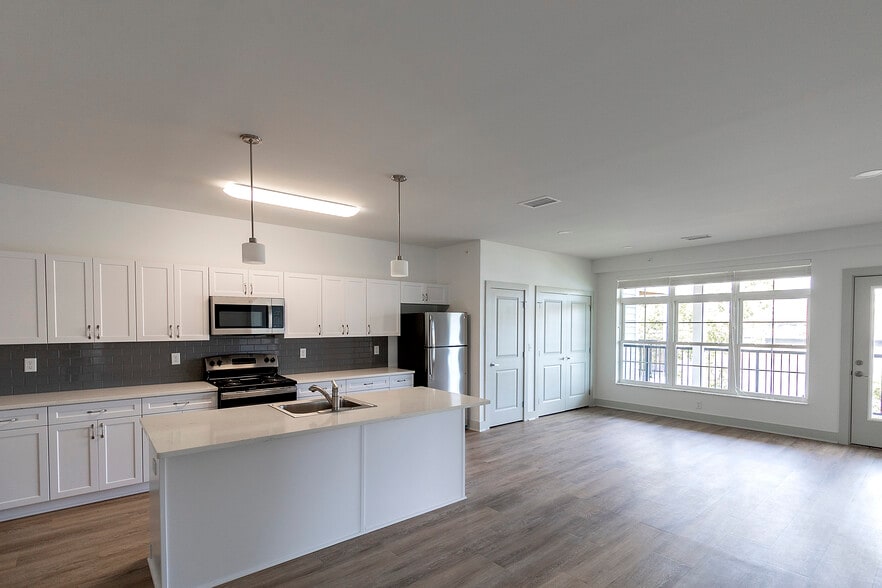 Building Photo - DeLaet's Landing