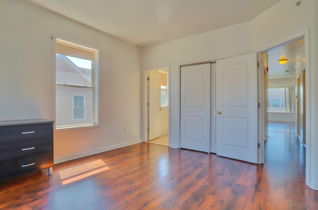 Building Photo - 5209 Polk St