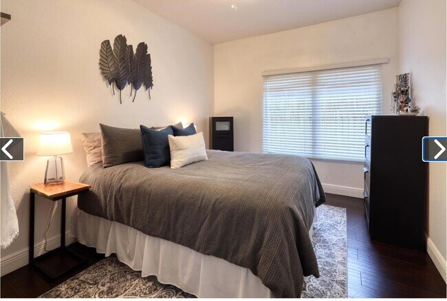 Building Photo - 518 Biscayne Dr