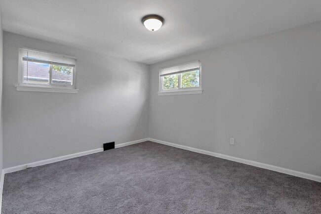 Building Photo - 898-900-900 Racine Ave