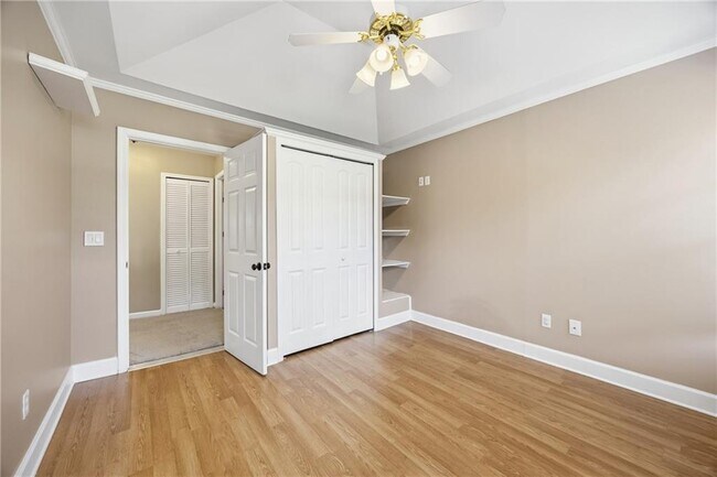 Building Photo - 1650 Huntcrest Way SW