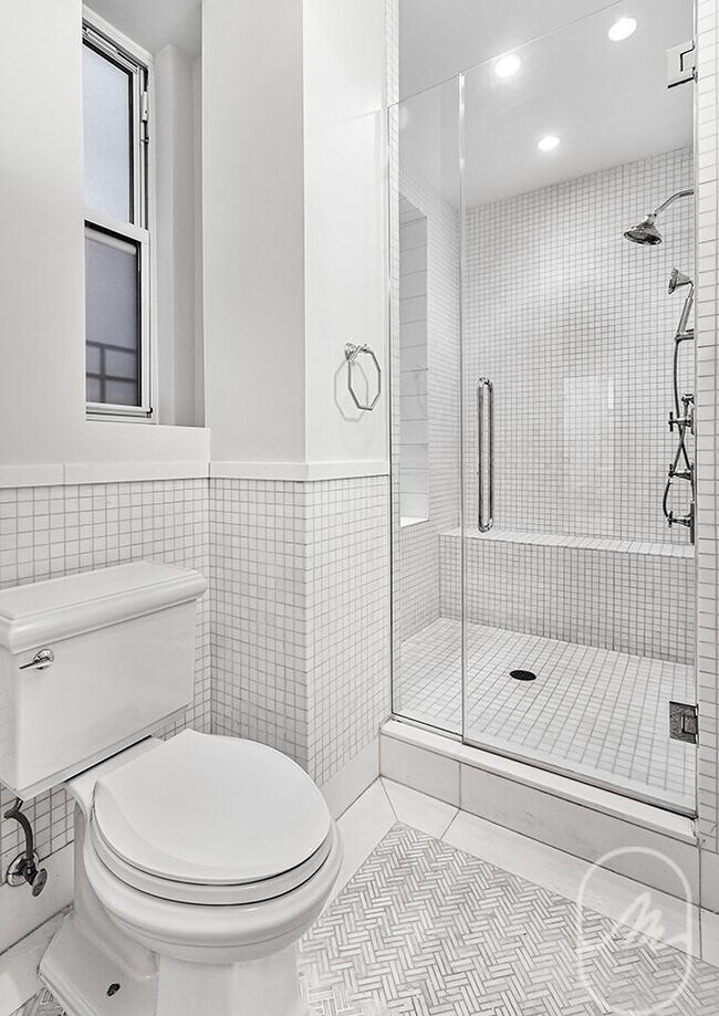 Building Photo - 3 bedroom in New York NY 10028