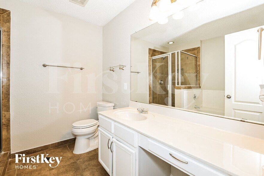 Building Photo - 2115 Van Zandt Dr