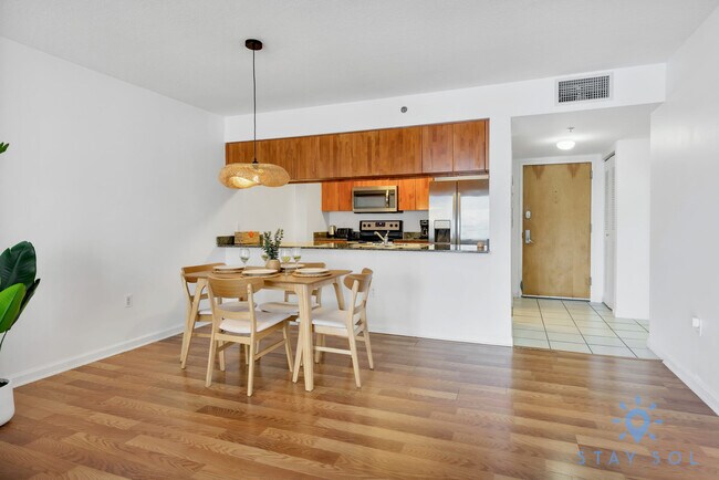 Building Photo - 1200 Brickell Bay Dr