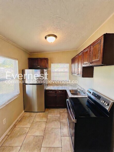 Building Photo - 2925 N 46th St