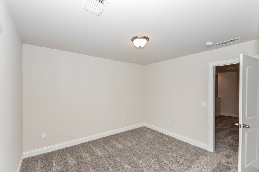 Building Photo - 1723 Tahoma Dr