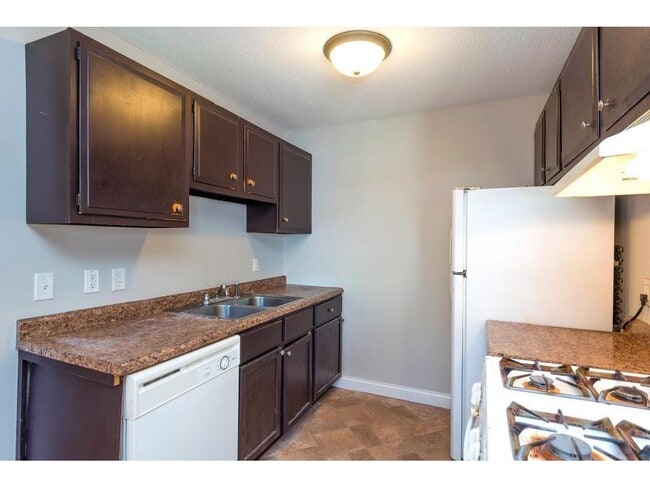 Building Photo - 2173 Glenridge Ave