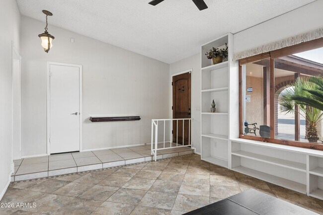 Building Photo - 2319 E Loma Vista Dr