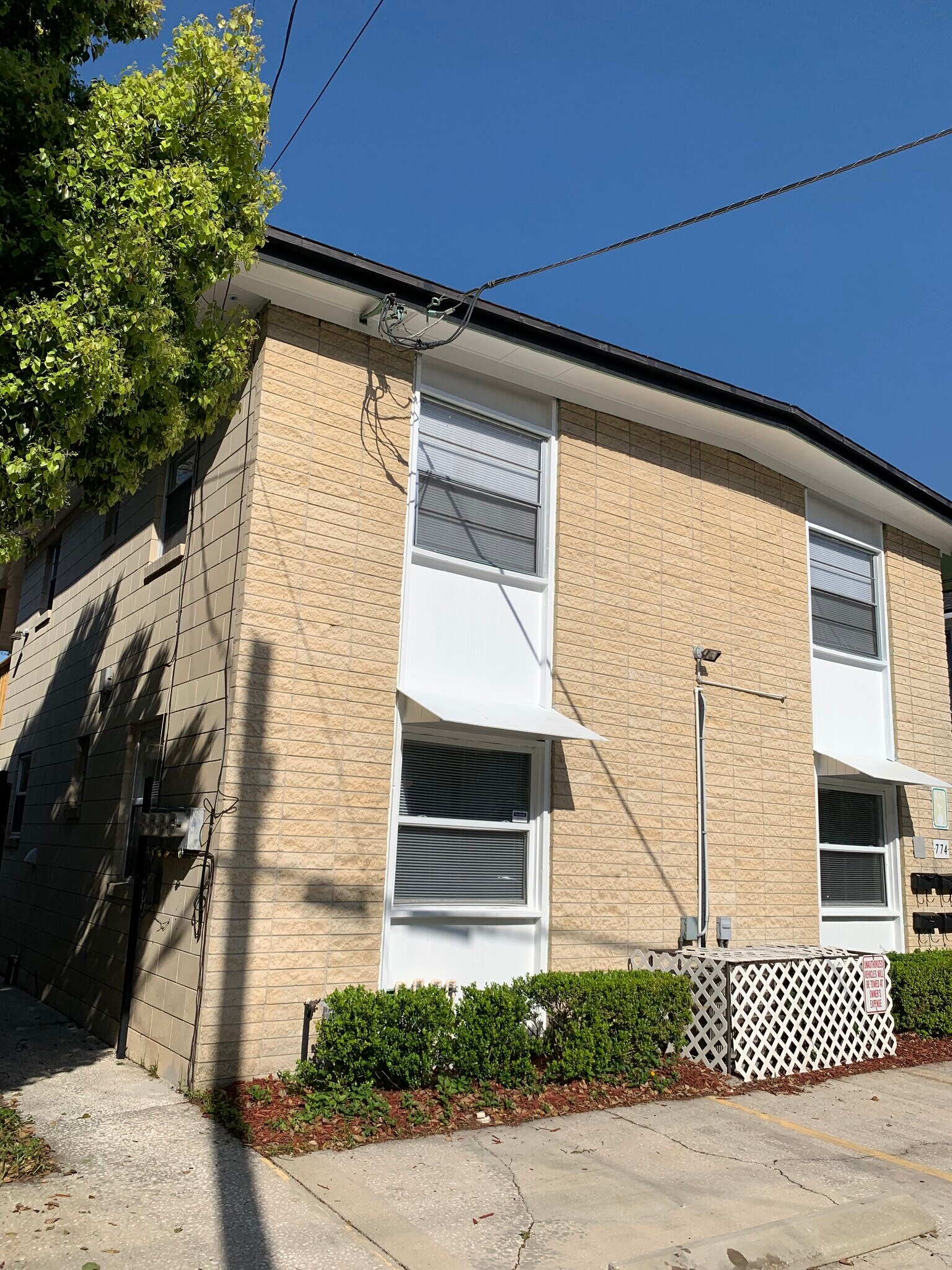 Building Photo - 774 Acosta St