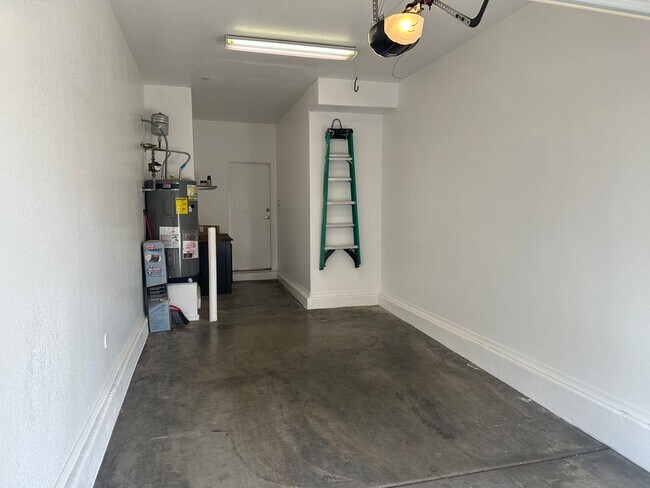 Building Photo - 2 Bedroom Condo in the Tre Allagio Community Near N Price Rd and W Elliot Rd!