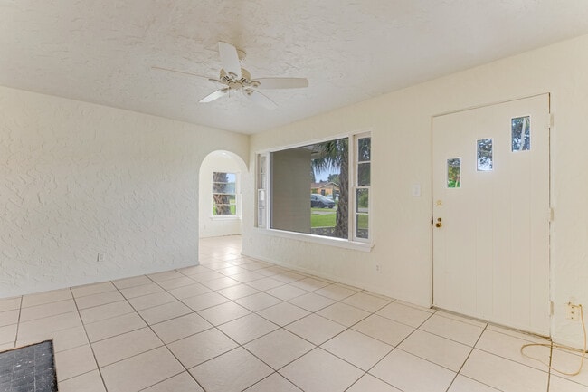 Building Photo - 221 Williams Ave