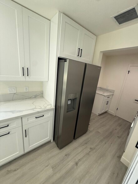 Building Photo - 6650 Sale Ave