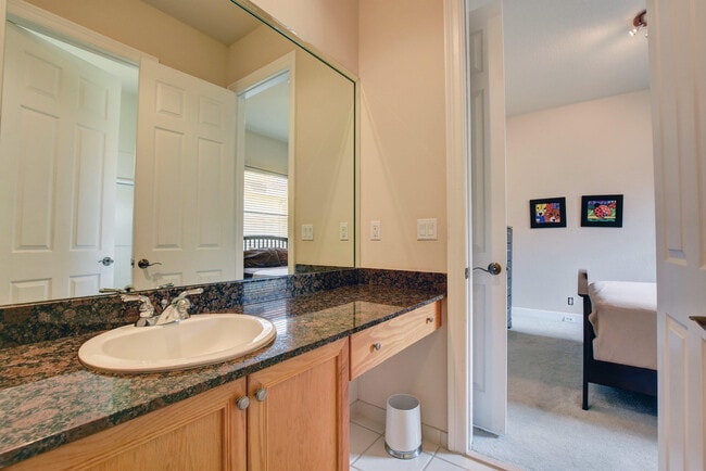 Building Photo - 3424 Collonade Dr