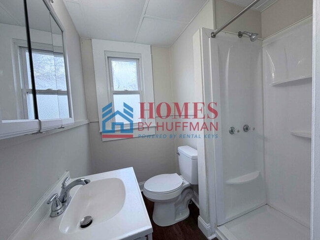 Building Photo - Two Bedroom House | One Bath