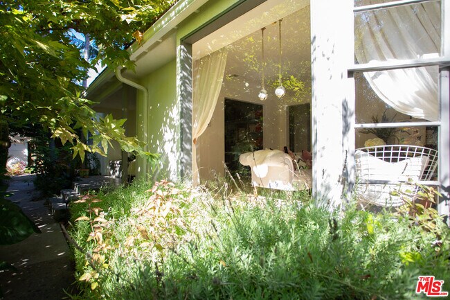 Building Photo - 2230 Fink St