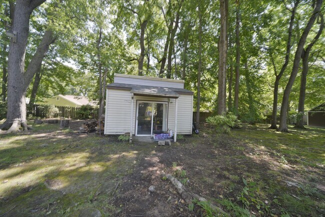 Building Photo - 228 Shadywood Dr