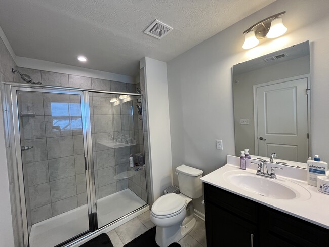 Master Bath - 4000 Kapalua Ln