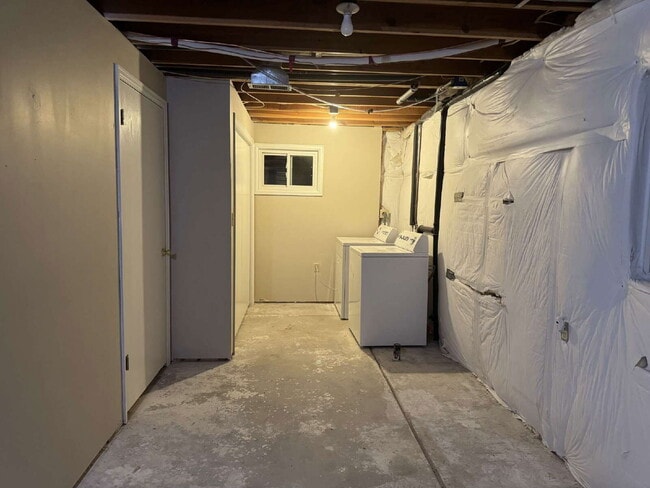 Building Photo - 150 N Carlton St