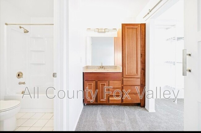 Building Photo - 142 Warwick Dr