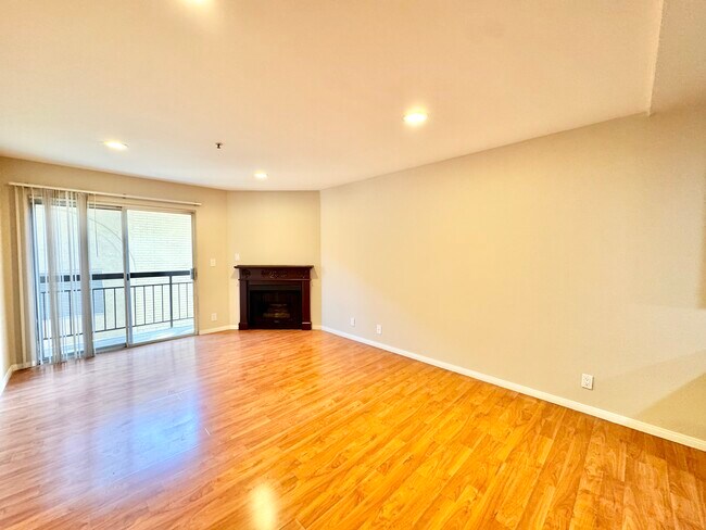 Building Photo - 8724 Burton Way