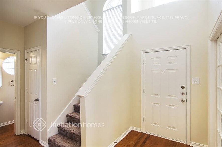Building Photo - 1312 W Branch Hollow Dr