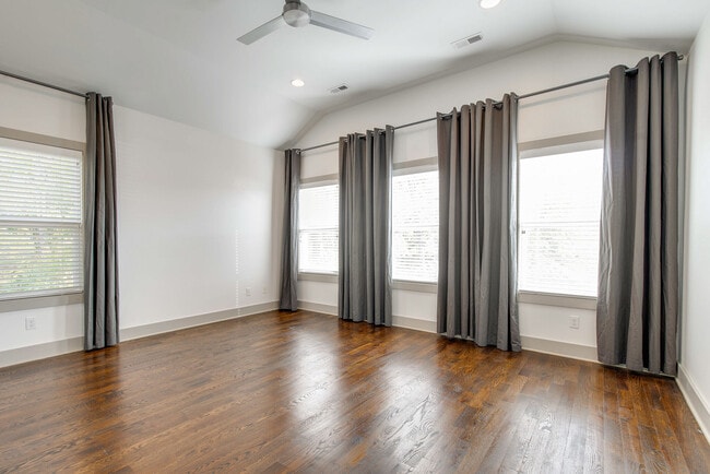 Building Photo - 336 Vivelle Ave