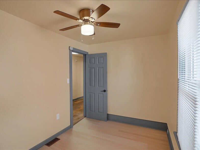 Building Photo - 844 Memorial Ave