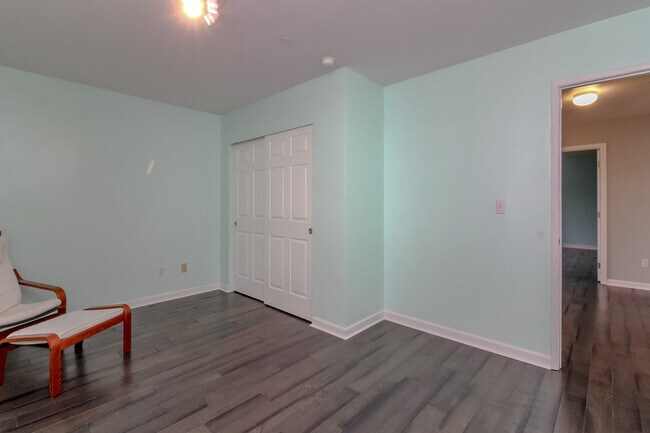 Building Photo - 1566 Jensen Ave