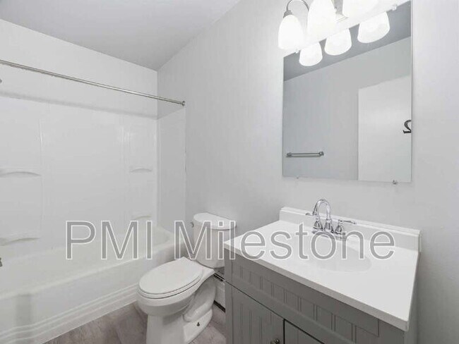 Building Photo - 323 N Potomac St
