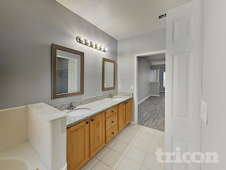 Building Photo - 13542 Briarmoor Ct