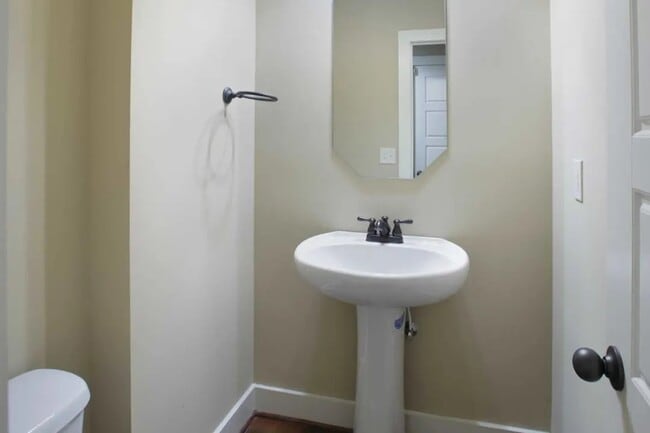 Building Photo - 1330 Essex Manor Cir