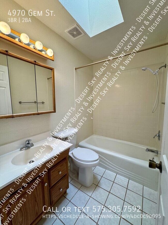 Building Photo - 4970 Gem St