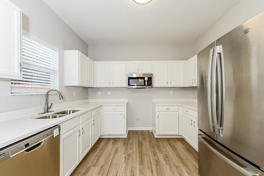 Building Photo - 1618 Thornwick Trace