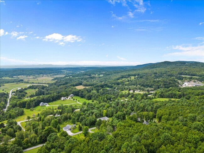 Building Photo - Contemporary with Gorgeous Views in Hinesburg, Vermont - Fully Furnished w/ Utilities Included
