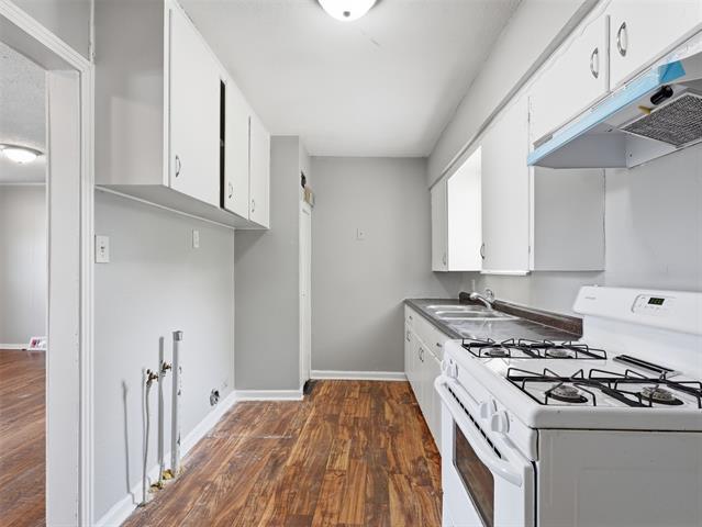 Building Photo - 2025 Westchester Dr