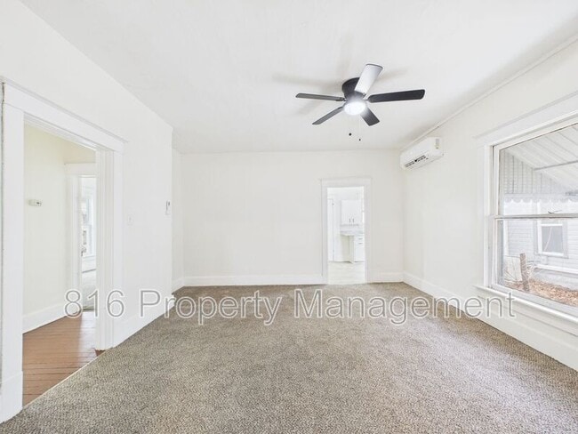 Building Photo - 411 Main St