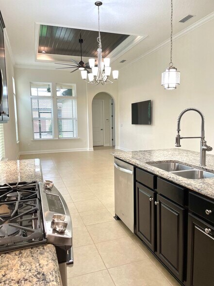 Building Photo - 45 Rinaldo Way