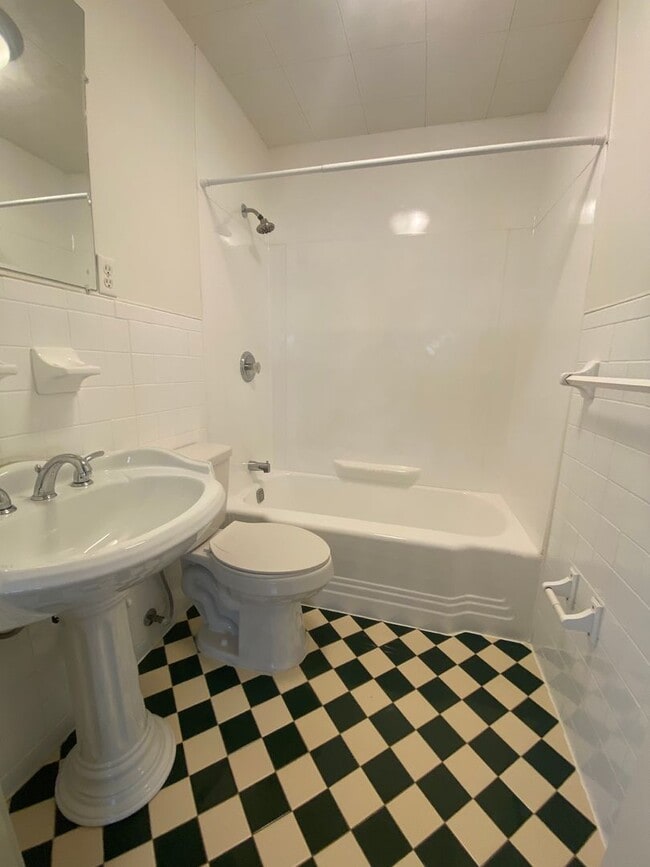 Building Photo - 3 bedroom, 2 bath single family home in Ab...