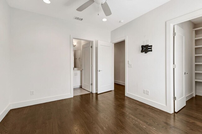 Building Photo - Modern living in Salemtown!