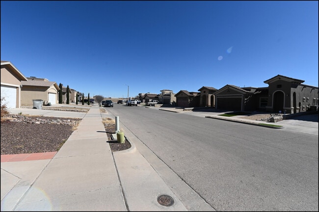 Building Photo - 14365 Valley Light Ct