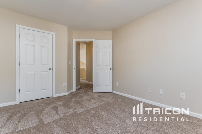 Building Photo - 136 Grove Park Ln