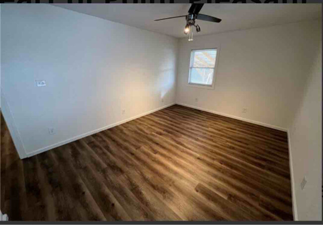 Building Photo - 106 S Park Dr