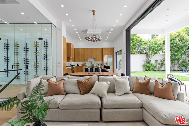 Building Photo - 4535 Haskell Ave