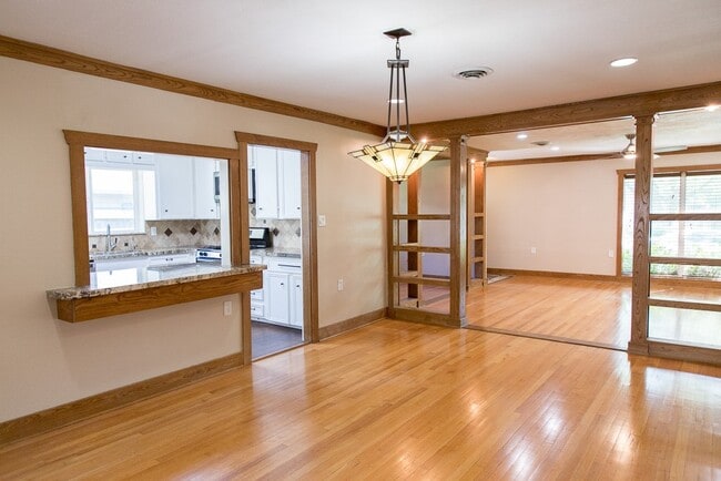 Building Photo - 9010 Linkmeadow Ln