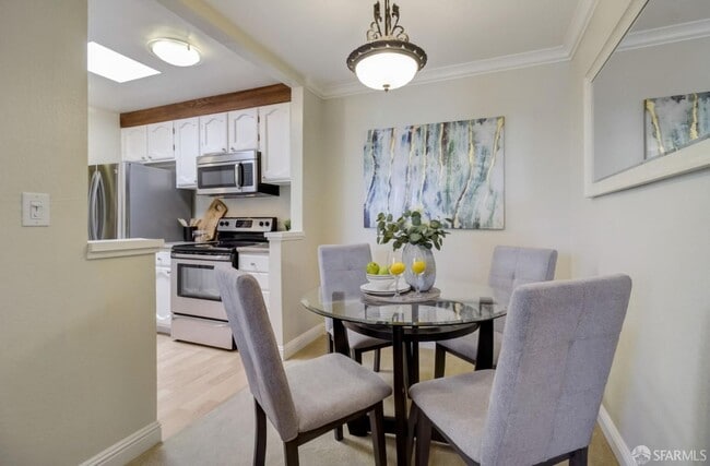 Building Photo - 1210 Bellevue Ave