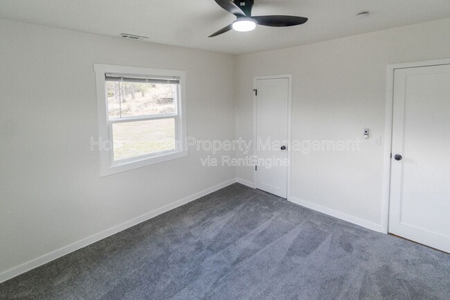 Building Photo - 1909 S Garden Springs Rd