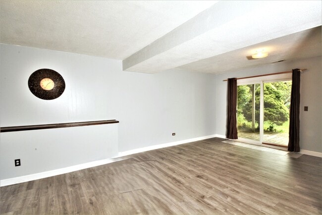 Building Photo - 1126 Honeywood Dr