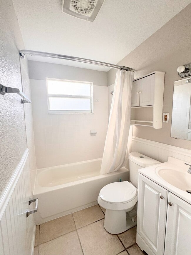 Building Photo - Charming 4-Bedroom Home in Seminole, FL - SECTION 8/HOUSING VOUCHER ACCEPTED!